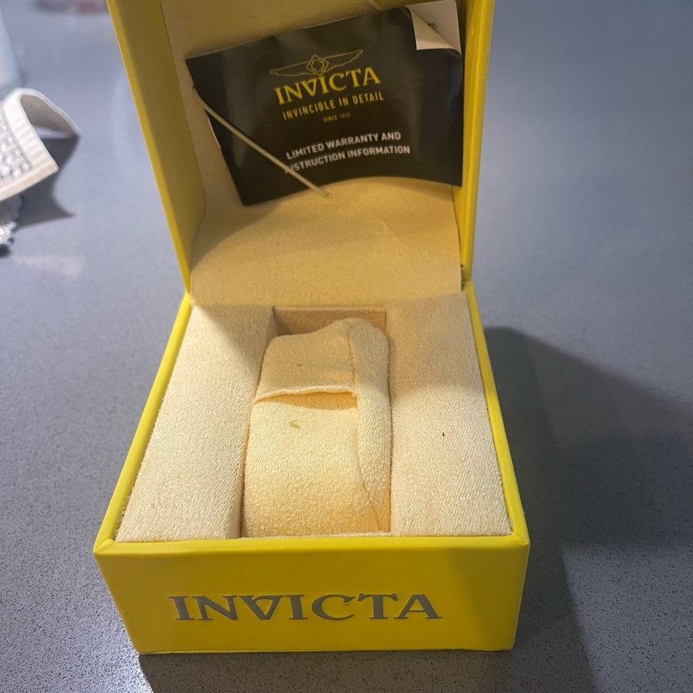 Empty box - Picture 3 of 5